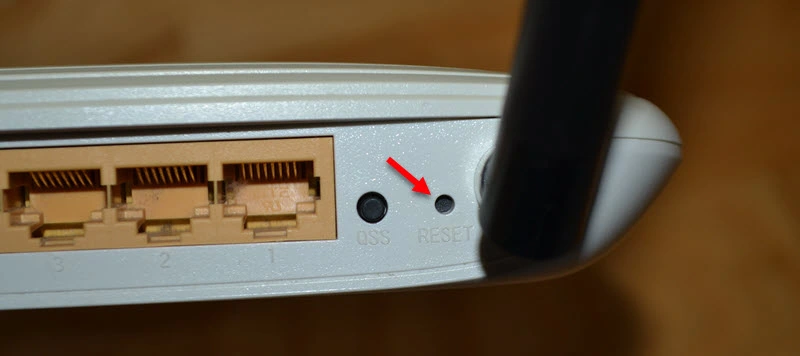 Reset button on TP-Link TL-WR841N router